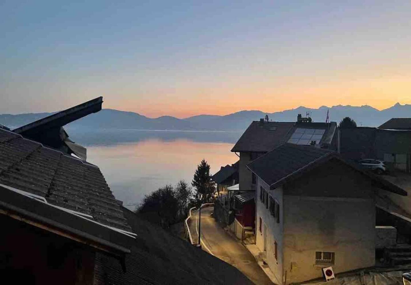 Chez Malou & Hugo Vue Proche Suisse & Stations !