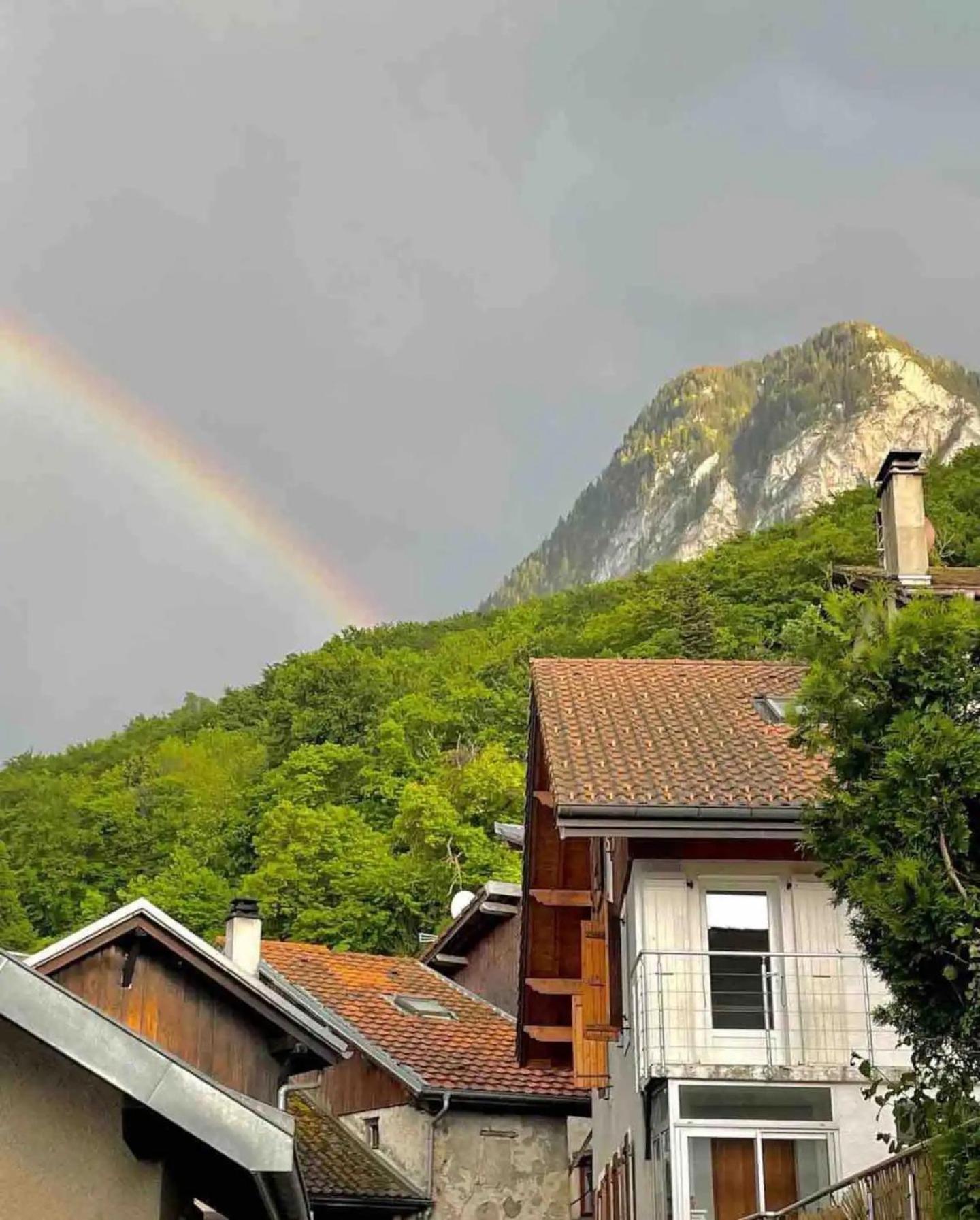Chez Malou & Hugo Vue Proche Suisse & Stations ! *